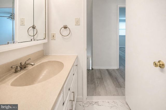 104 LAMP POST LN, Cherry Hill, NJ 08003