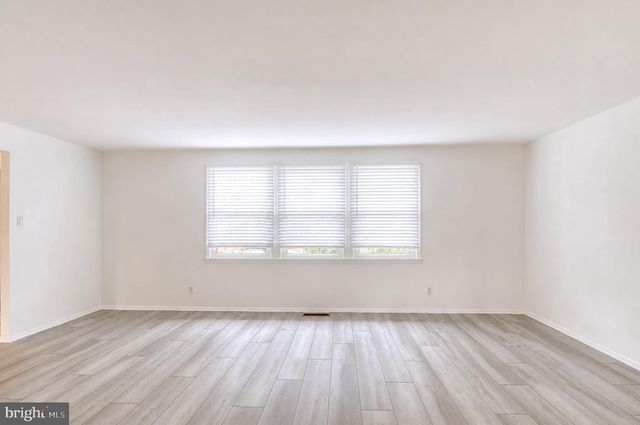 104 LAMP POST LN, Cherry Hill, NJ 08003