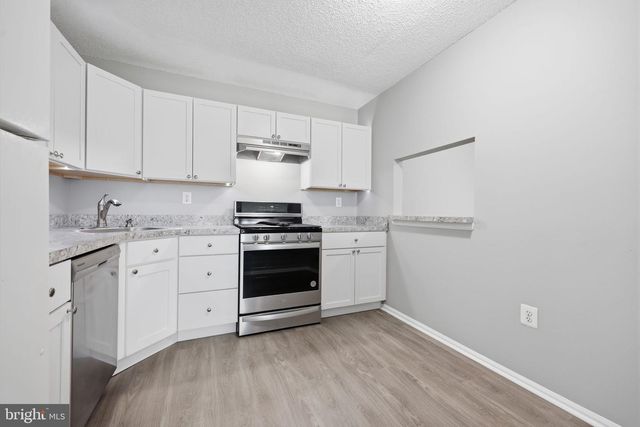6 FEILER CT, Trenton, NJ 08648