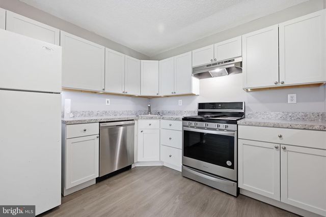 6 FEILER CT, Trenton, NJ 08648