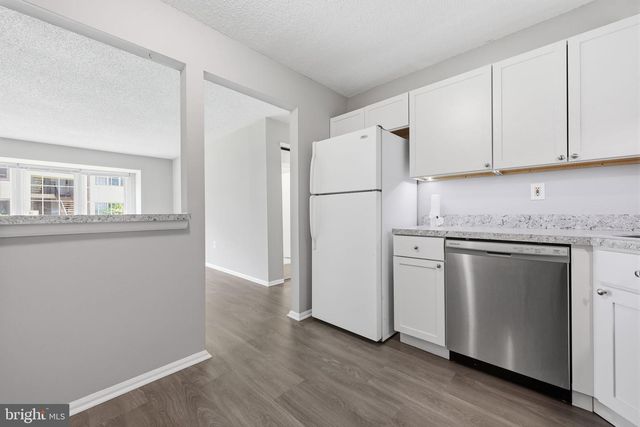 6 FEILER CT, Trenton, NJ 08648