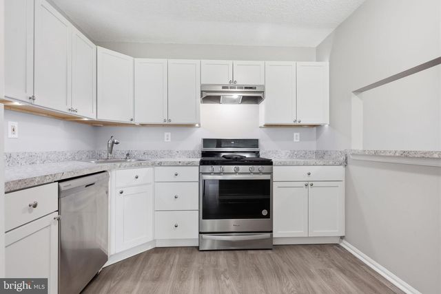 6 FEILER CT, Trenton, NJ 08648