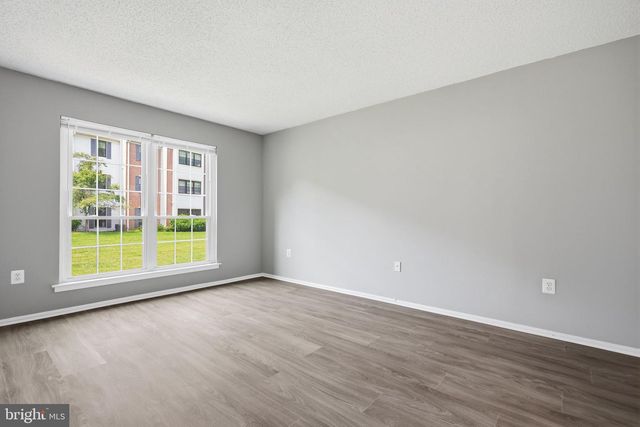6 FEILER CT, Trenton, NJ 08648