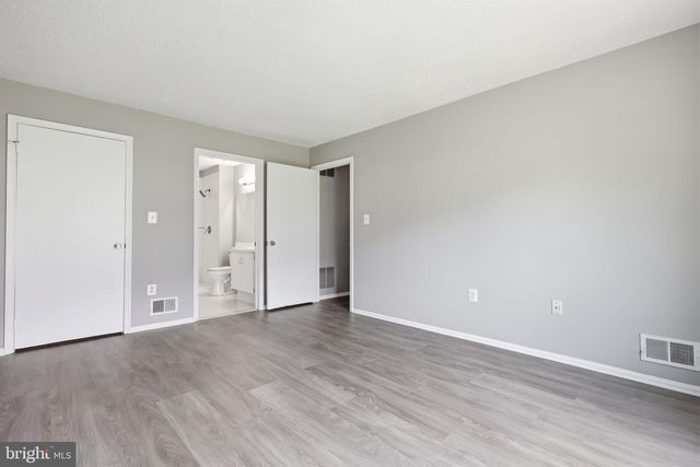 6 FEILER CT, Trenton, NJ 08648