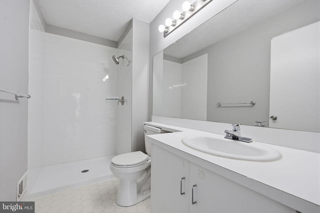 6 FEILER CT, Trenton, NJ 08648