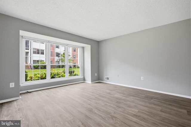 6 FEILER CT, Trenton, NJ 08648