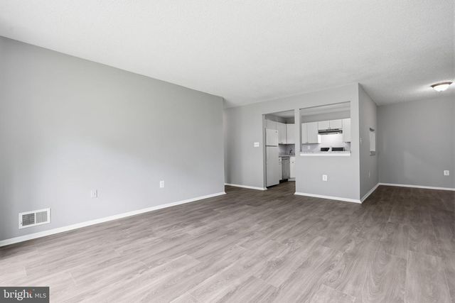 6 FEILER CT, Trenton, NJ 08648