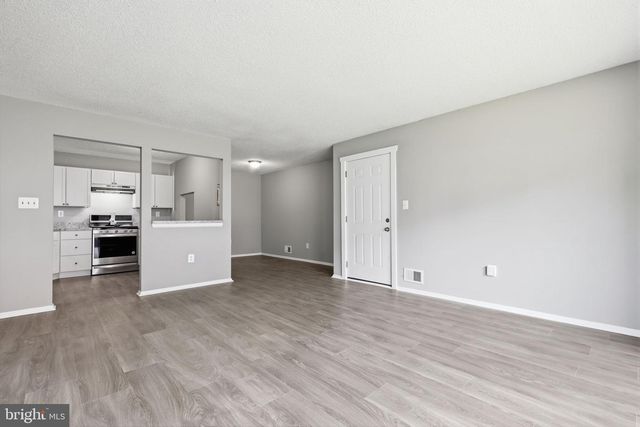 6 FEILER CT, Trenton, NJ 08648