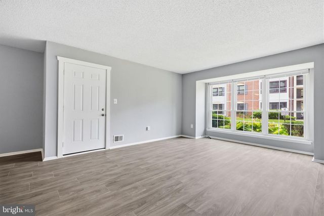 6 FEILER CT, Trenton, NJ 08648