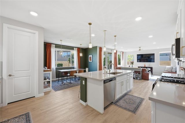 6922 Desert Finch Street, North Las Vegas, NV 89084