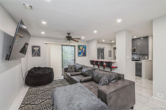 615 Broadway 68, Amityville, NY 11701