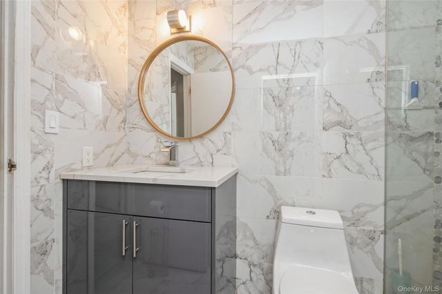 615 Broadway 68, Amityville, NY 11701