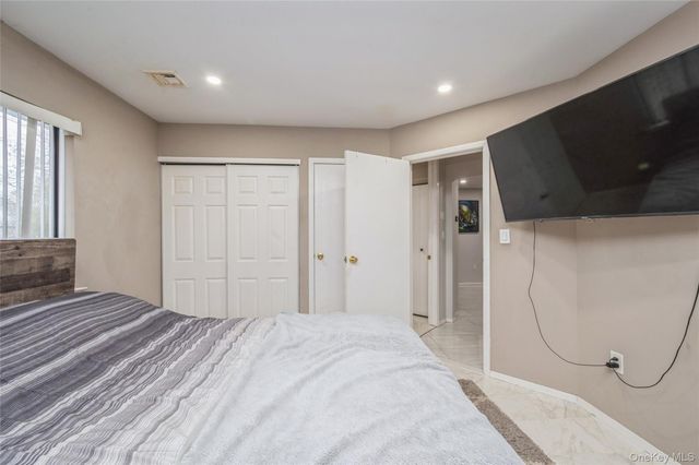 615 Broadway 68, Amityville, NY 11701