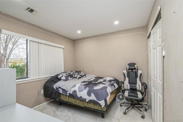 615 Broadway 68, Amityville, NY 11701