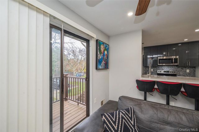 615 Broadway 68, Amityville, NY 11701