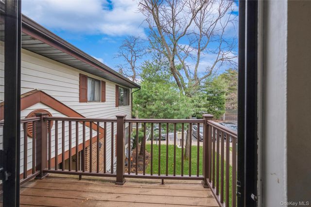 615 Broadway 68, Amityville, NY 11701