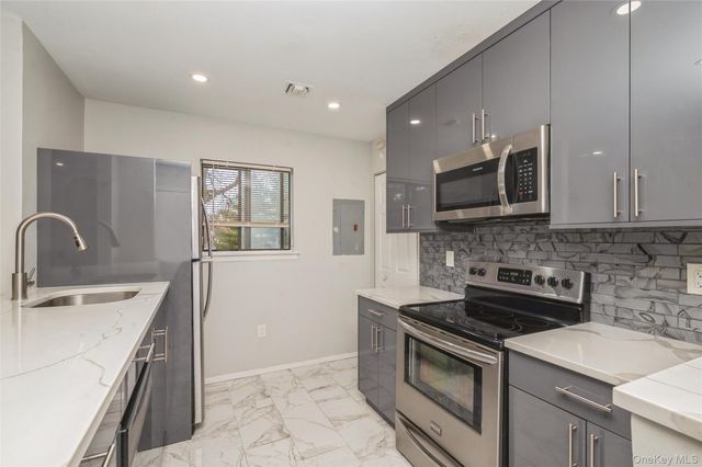 615 Broadway 68, Amityville, NY 11701