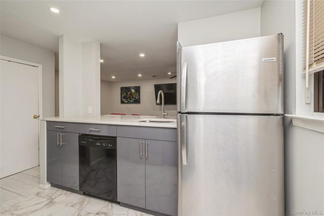 615 Broadway 68, Amityville, NY 11701