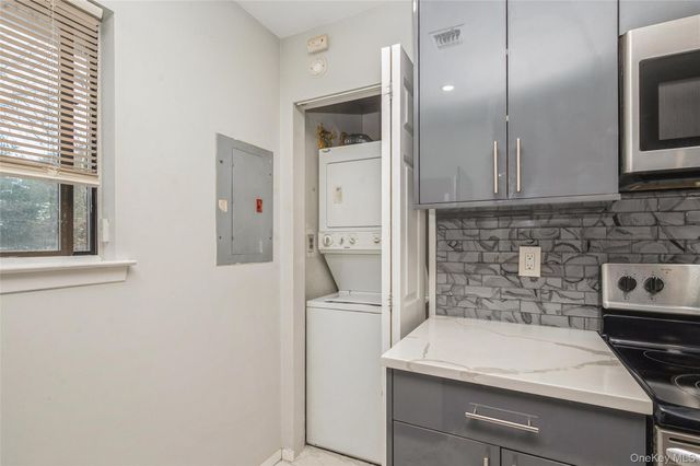 615 Broadway 68, Amityville, NY 11701