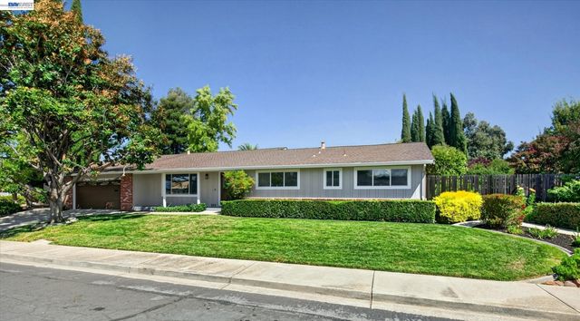 1740 Argonne Dr, Concord, CA 94518