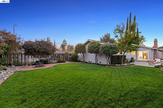 1740 Argonne Dr, Concord, CA 94518