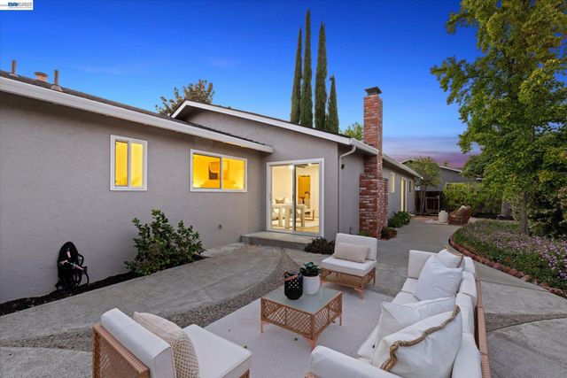 1740 Argonne Dr, Concord, CA 94518