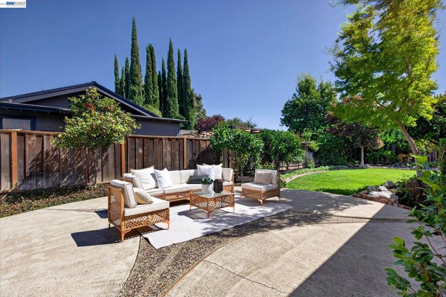 1740 Argonne Dr, Concord, CA 94518