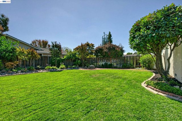 1740 Argonne Dr, Concord, CA 94518