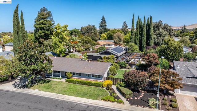 1740 Argonne Dr, Concord, CA 94518