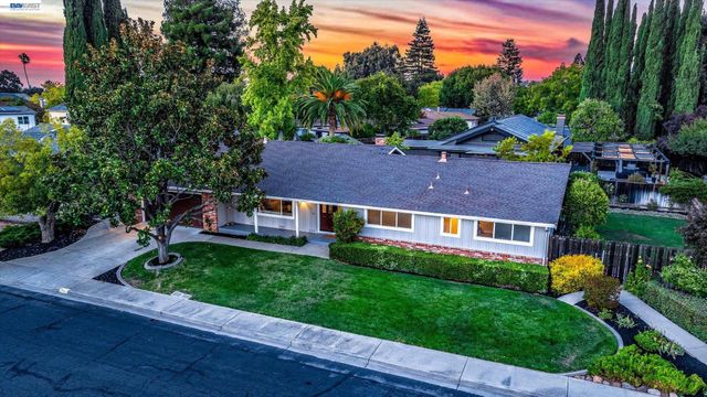 1740 Argonne Dr, Concord, CA 94518