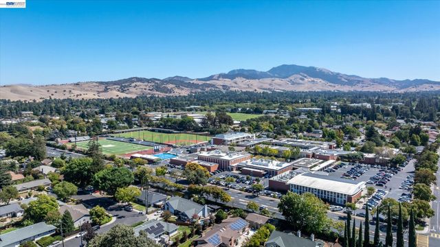 1740 Argonne Dr, Concord, CA 94518