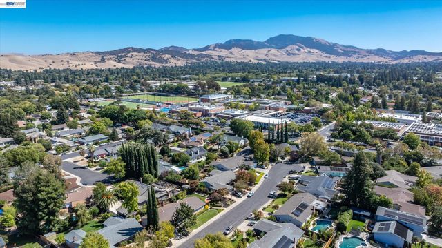 1740 Argonne Dr, Concord, CA 94518