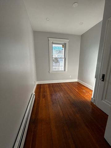 19 Roslyn St 2, Salem, MA 01970