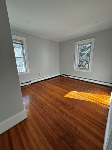 19 Roslyn St 2, Salem, MA 01970