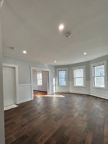 19 Roslyn St 2, Salem, MA 01970