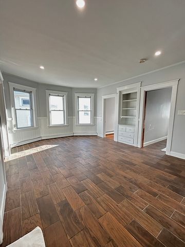 19 Roslyn St 2, Salem, MA 01970