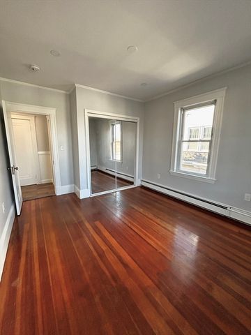 19 Roslyn St 2, Salem, MA 01970