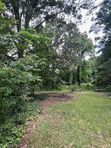 1525 Rankin Road, Greensboro, NC 27405