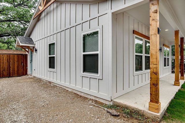 91 Live Oak Street, Alvarado, TX 76009
