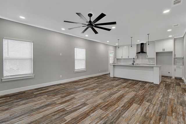91 Live Oak Street, Alvarado, TX 76009