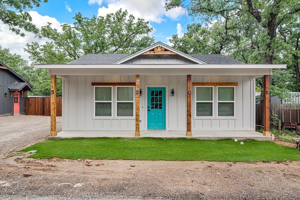 91 Live Oak Street, Alvarado, TX 76009