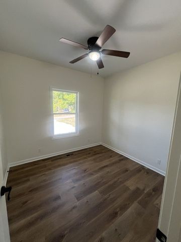 190 College St S, Mc Ewen, TN 37101