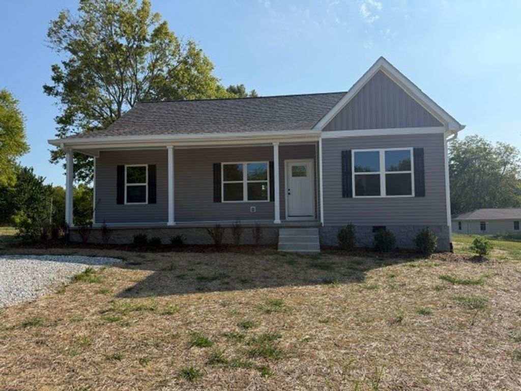 190 College St S, Mc Ewen, TN 37101