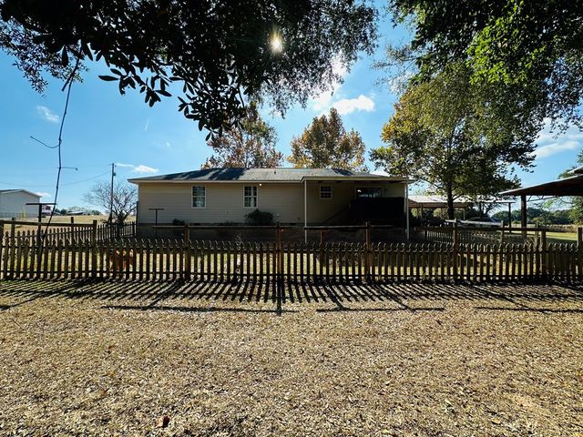 2589 County Road 6, Headland, AL 36345