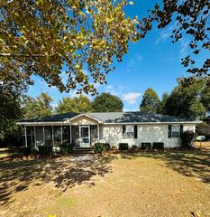 2589 County Road 6, Headland, AL 36345