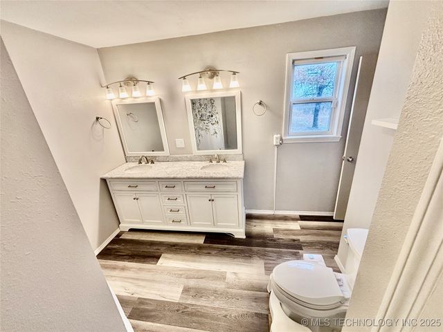 413804 E 1212 Road, Eufaula, OK 74432