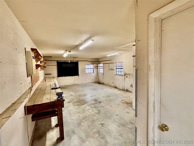 413804 E 1212 Road, Eufaula, OK 74432