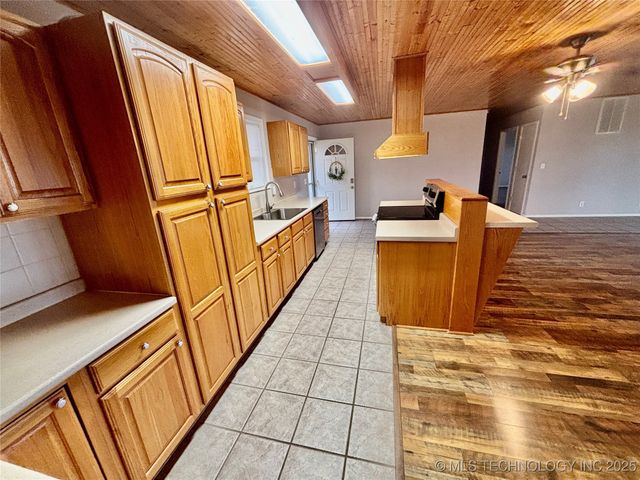 413804 E 1212 Road, Eufaula, OK 74432