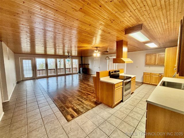 413804 E 1212 Road, Eufaula, OK 74432