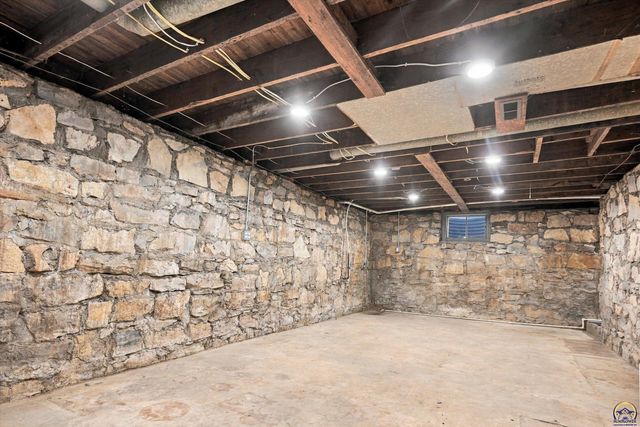 3120 SW Arlington ST, Topeka, KS 66606